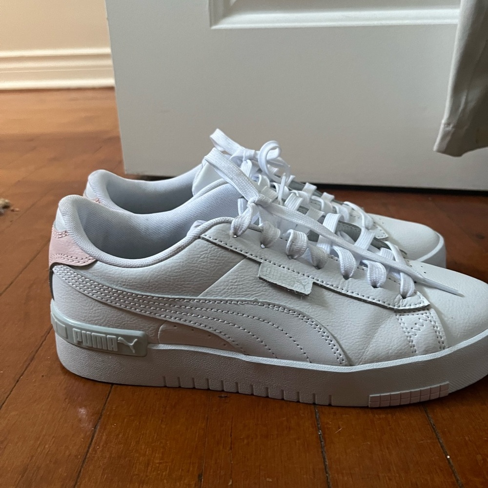 Puma women’s sneakers size 10 - NWOT